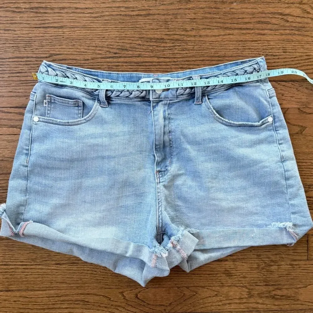 Judy Blue Light Wash Denim Short With Braided Waist Size 2XL
